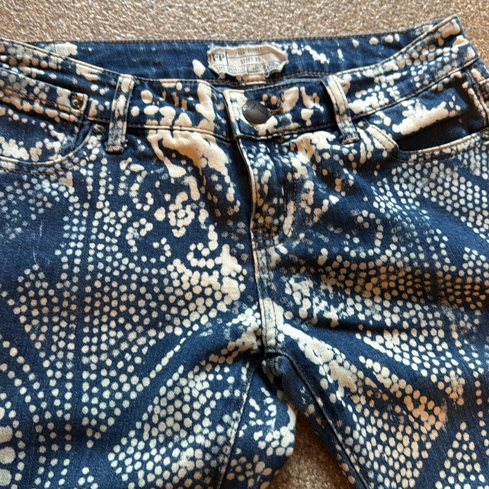 Jean - Picture 2 of 3